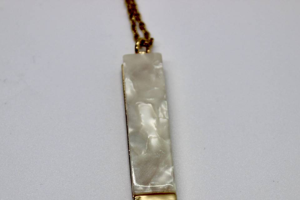 Gold and Ivory Pendant Necklac