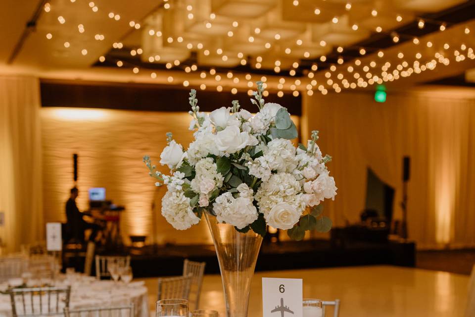 https://cdn0.weddingwire.com/vendor/164879/3_2/960/jpg/monica-and-jeff-table-setting_51_1978461-163898365615873.jpeg