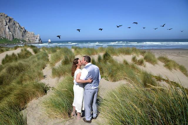 Sandprints kiss