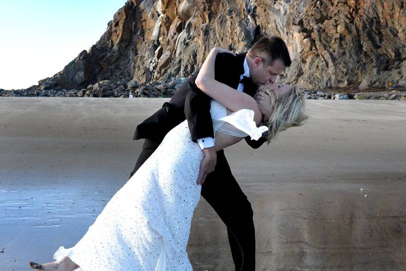 Sandprints kiss