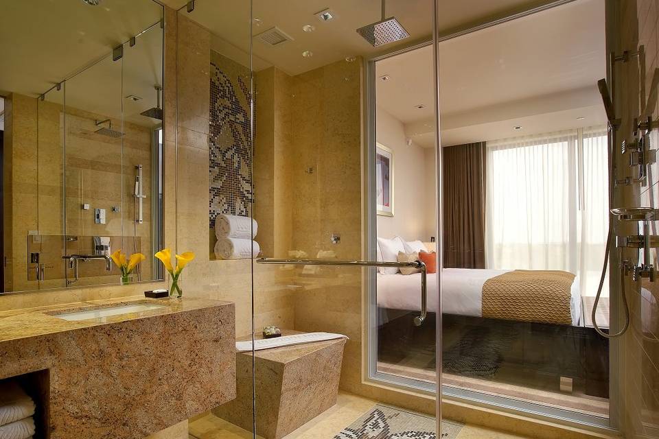 Bathroom Deluxe Suite