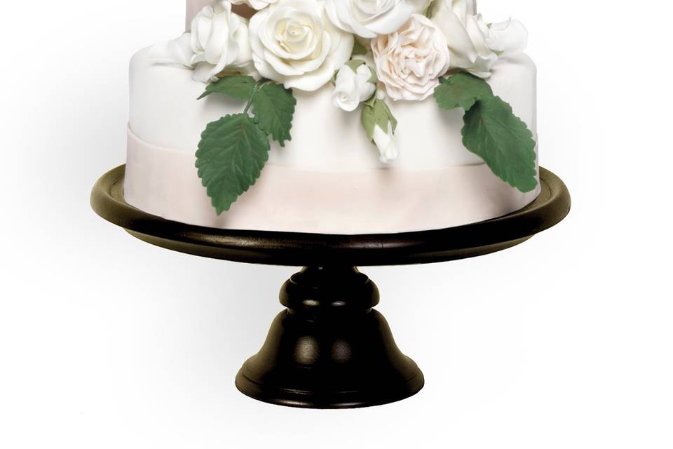 White sugar rose cake