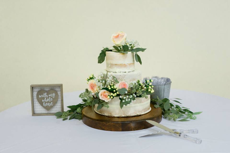 Wedding cake with peachy pink elements
