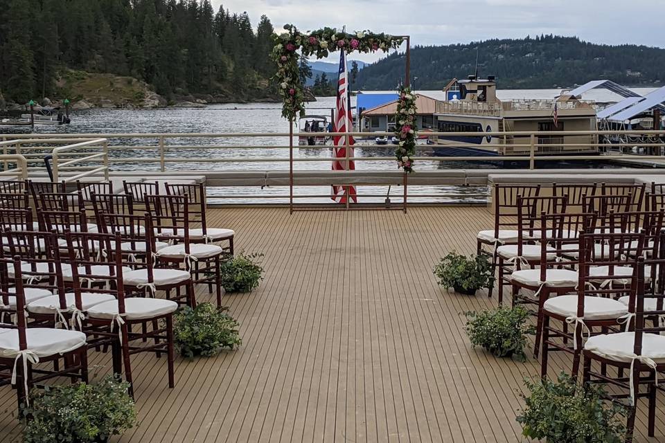 Outdoor aisle decor