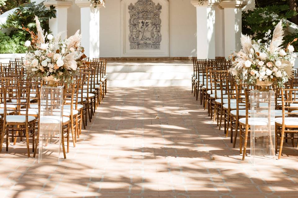 Back of Aisle Arrangement