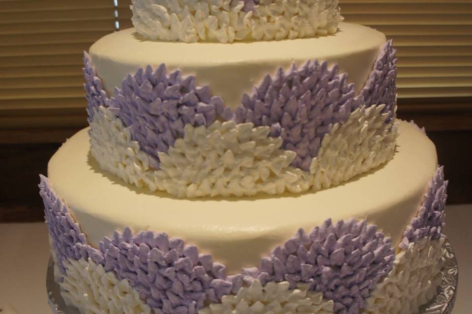 Wedding cake with a touch of lavender