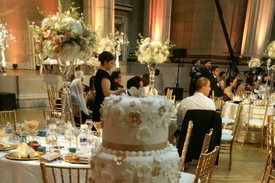 Elegant wedding cake