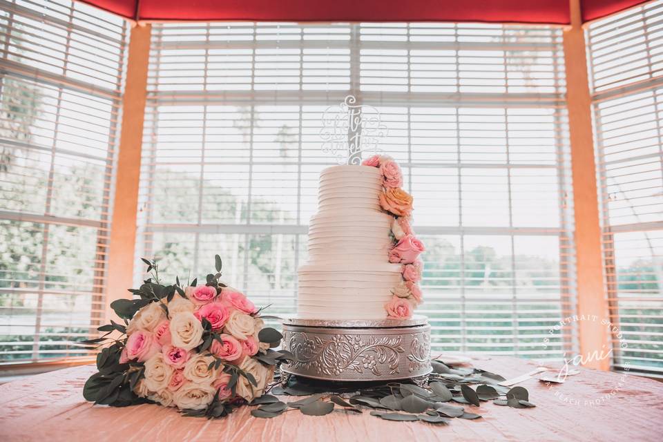 Bouquet and cake florals