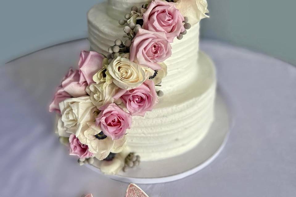 Keara’s Wedding Cake Decor