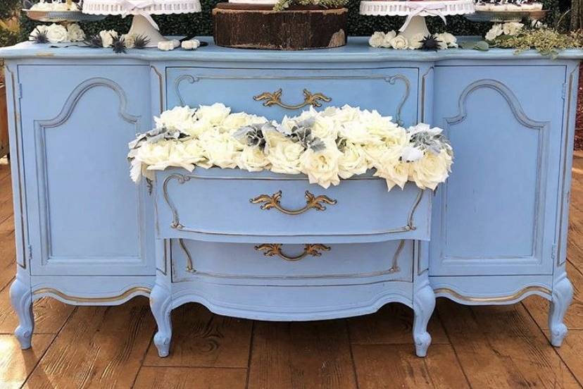 Dessert display with floral decor