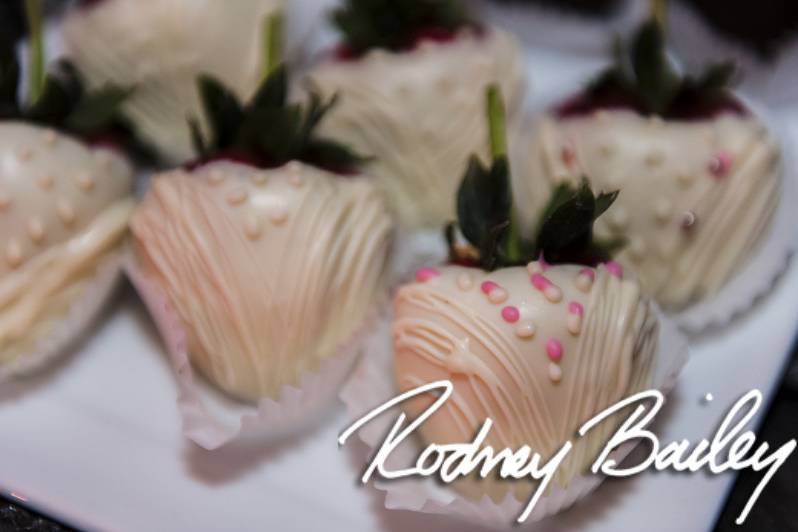 Beautiful table arrangements for guests to enjoy delectable dishes served by our professional wait staff.