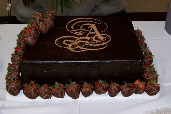2-layer chocolate fudge cake buttercream frosting and covered in chocolate ganache.  Surrounded by 3 dozen chocolate dipped strawberries.  Serves 60 guests
