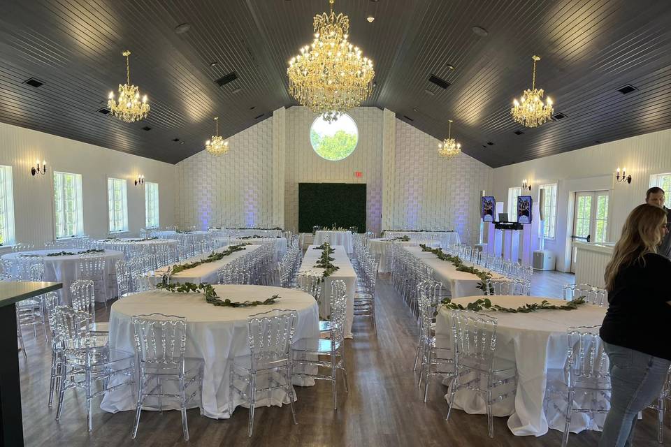 Long and round tables