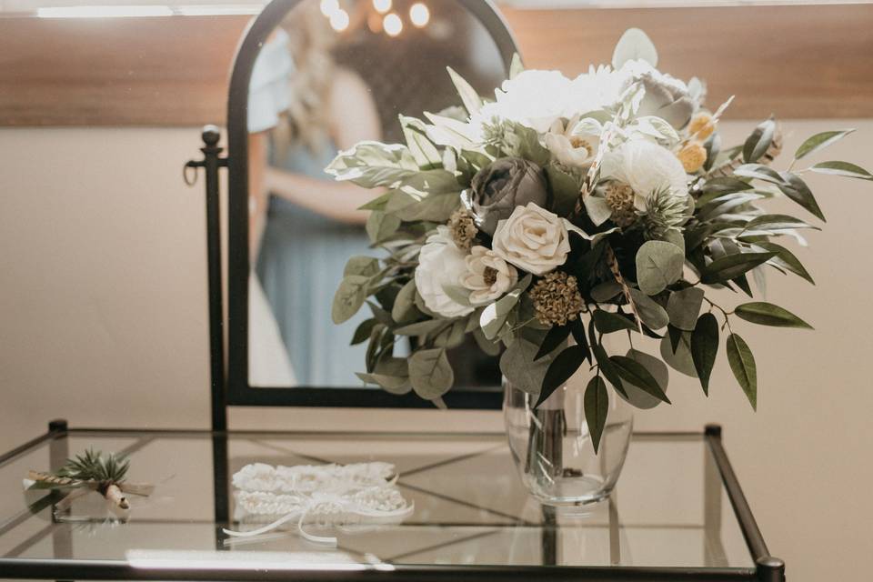 Bouquet and vanity
