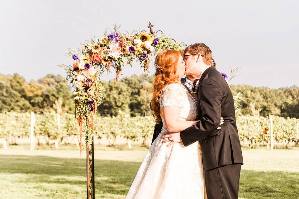 Kissing at the altar