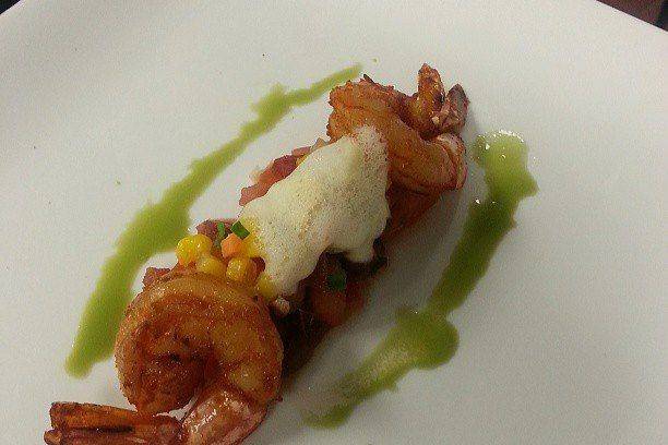 Roasted corn salad, seared shrimp, lemon foam\