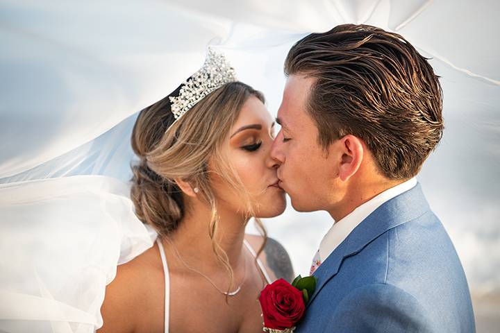 A Veiled Kiss, Cabo San Lucas