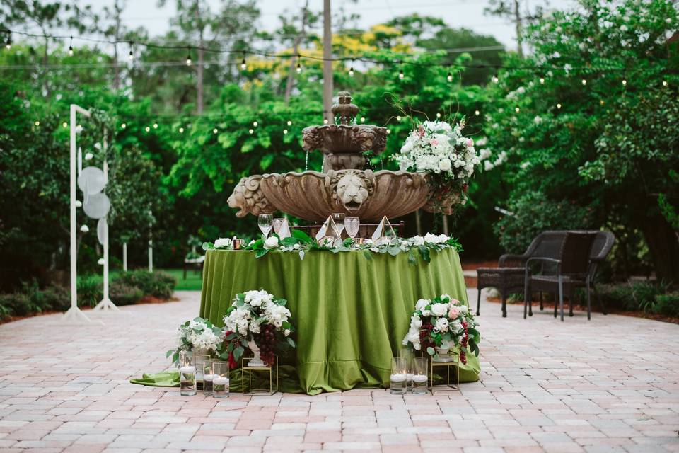 Outdoor sweetheart table