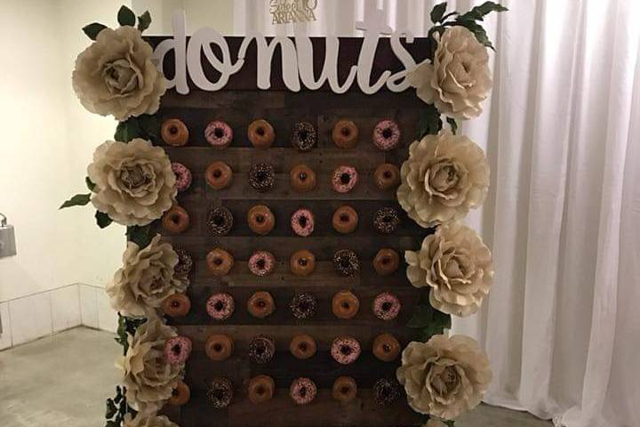 Brandi donut wall in brown