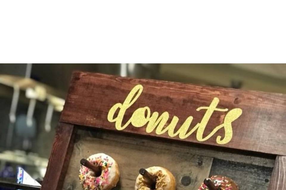 Small Brandi Donut Walls