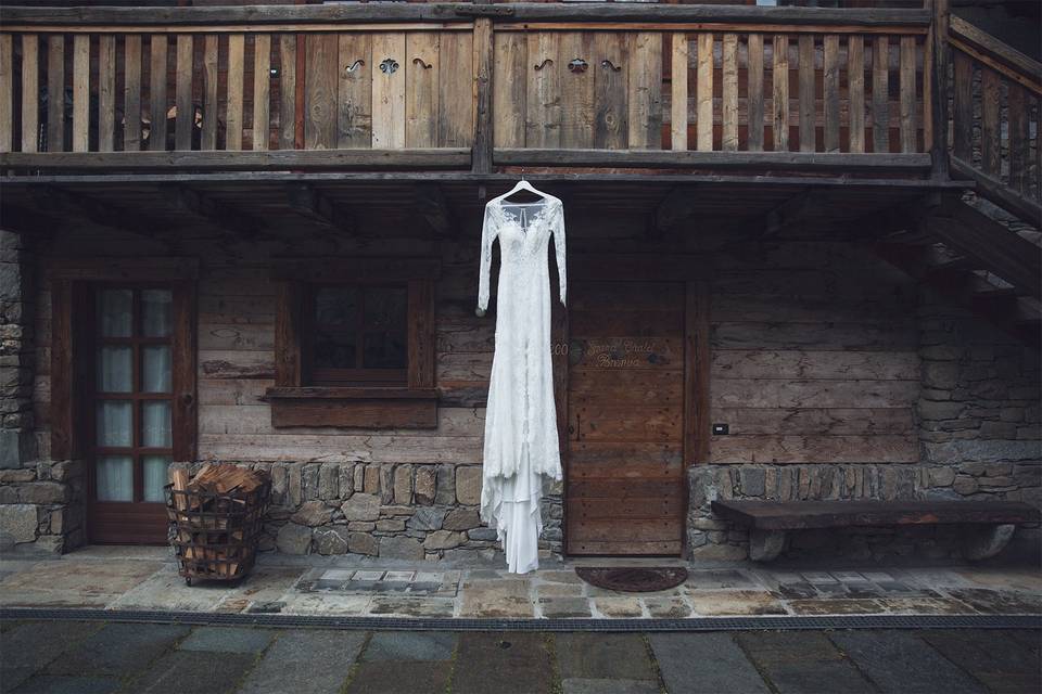 Wedding dress in the Alps