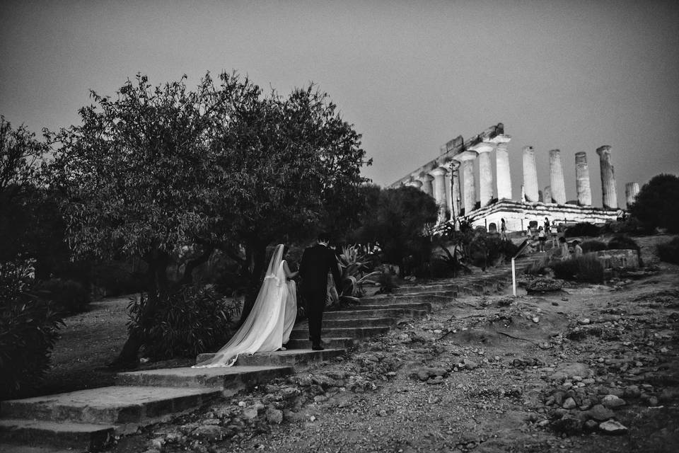 Wedding among the temples