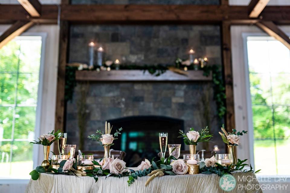 A stunning sweetheart table.