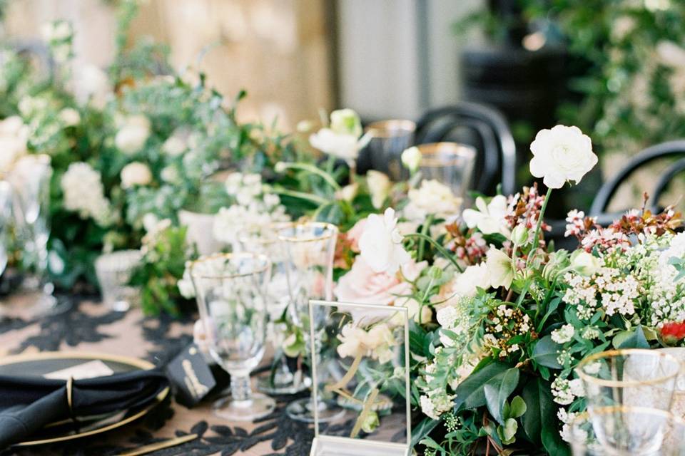 Wedding table decor and floral