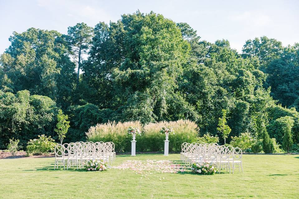 Gorgeous lawn ceremony