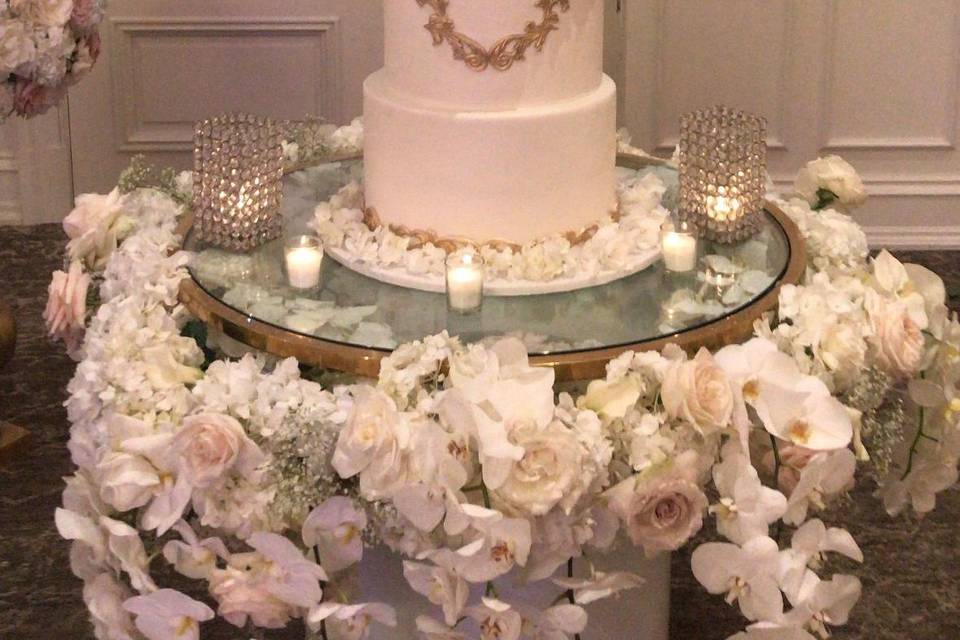 Elegant wedding cake