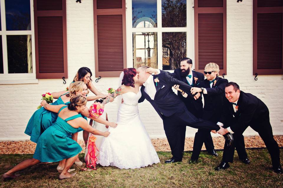 Couple with their bridesmaids and groomsmen