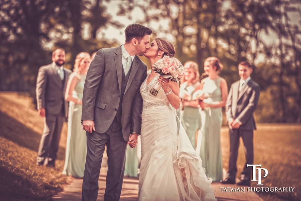 Kissing and holding hands - Tatman Photography