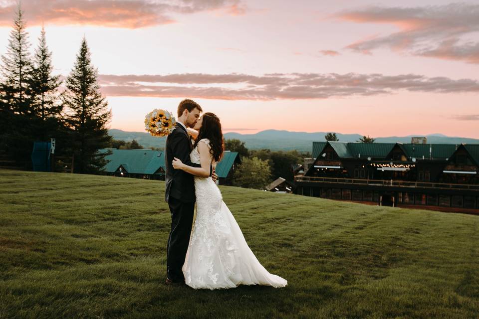 A sunset kiss - Wedding Wonder