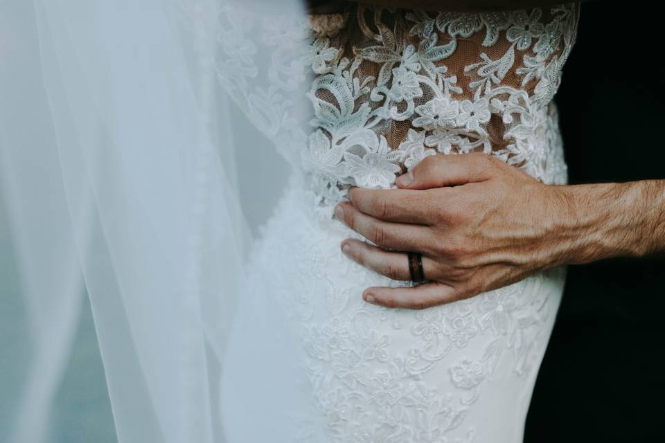 Hold me close - Wedding Wonder
