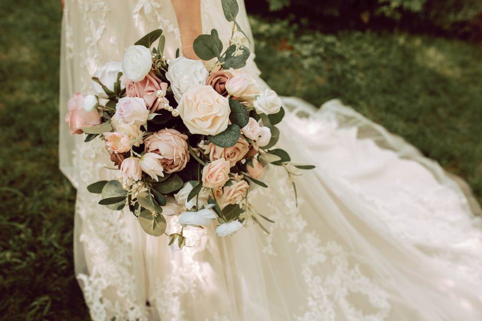 A bouquet - Wedding Wonder