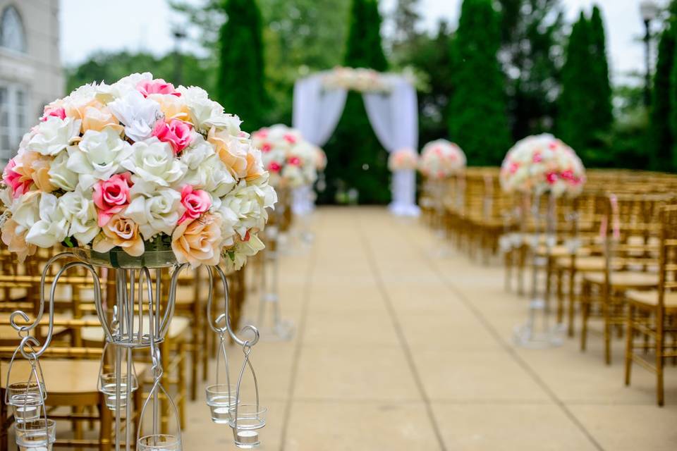 Beautiful walk down the aisle