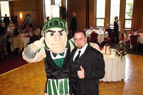 Sparty shows up at a wedding