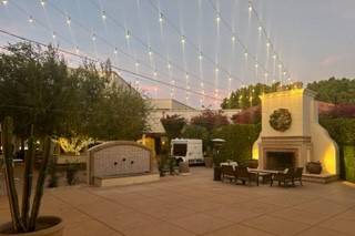 Bennie's Courtyard