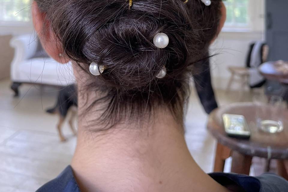 Bridal chignon with pearls