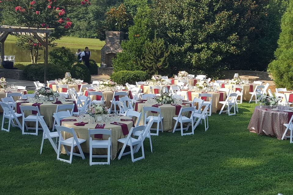 Pergola lawn dinner