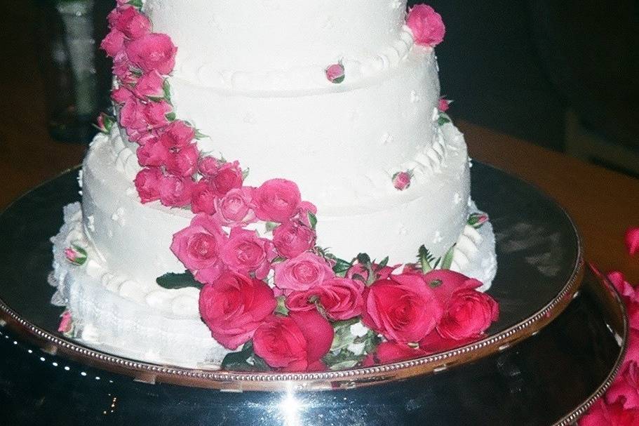 Wedding Cake Delivery in Guwahati @ INR 399, Free Delivery