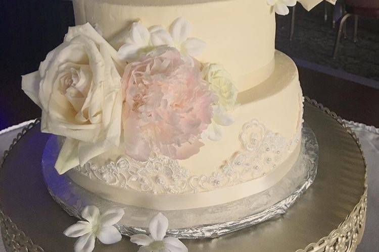 White wedding cake