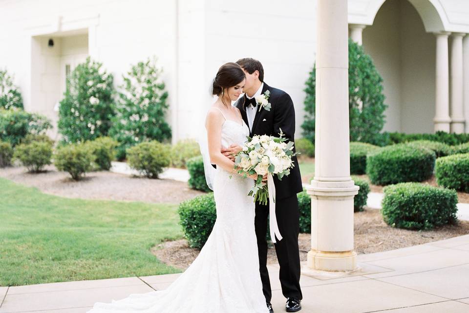 Outdoor bride & groom