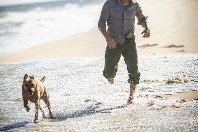 Beach walk before the ceremony