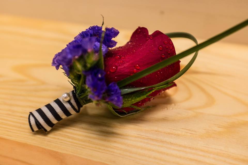 Boutonniere - rose, statice