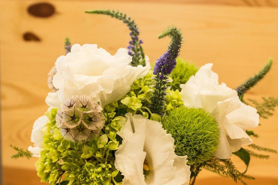 Centerpiece - lisianthus, greenery