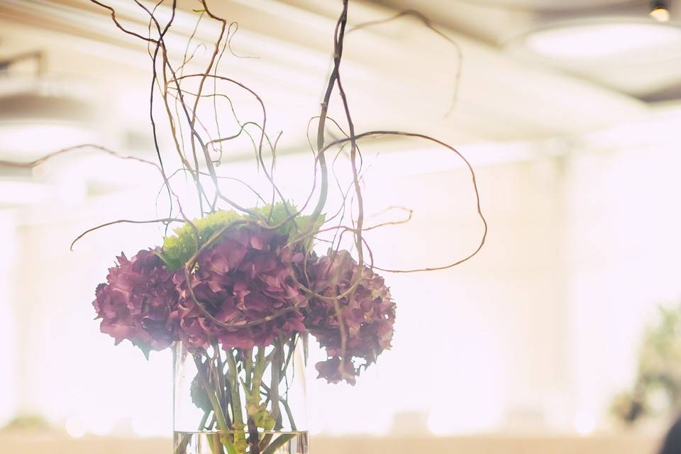 Tall centerpiece - hydrangea, curly willow