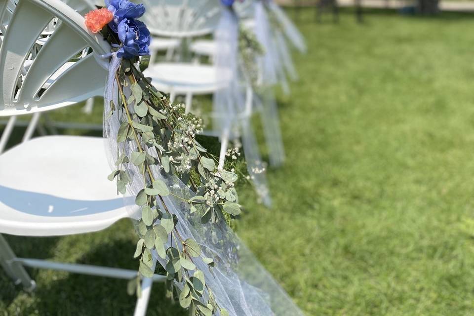 Simple aisle decor
