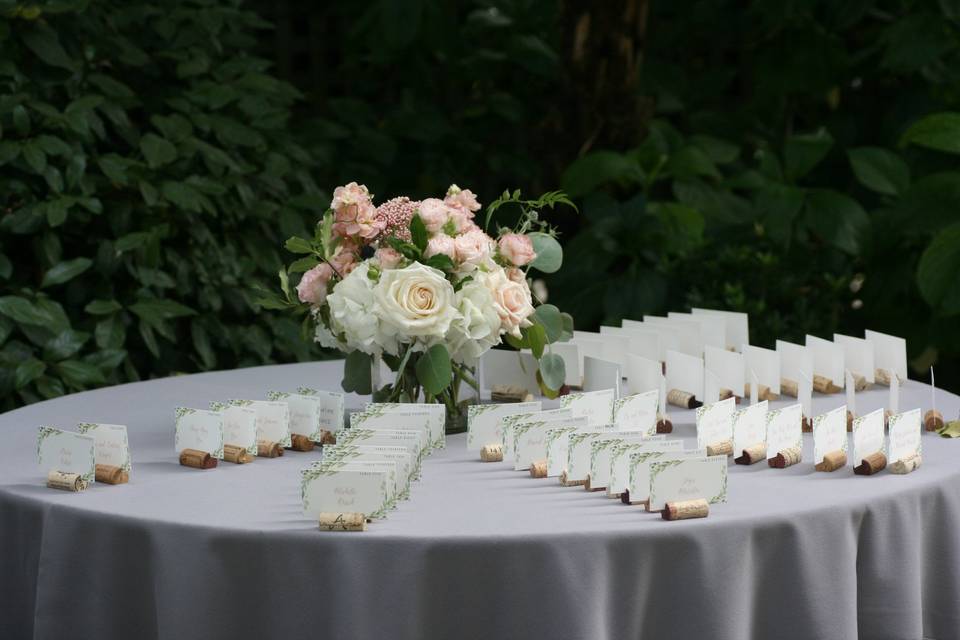 Welcome table flowers