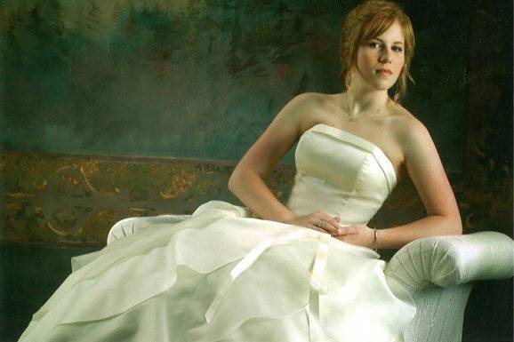 Bride posing in the couch